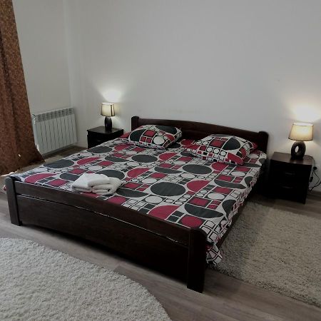 Gil Apartments, On Mynaiska 18 Uzhhorod Luaran gambar