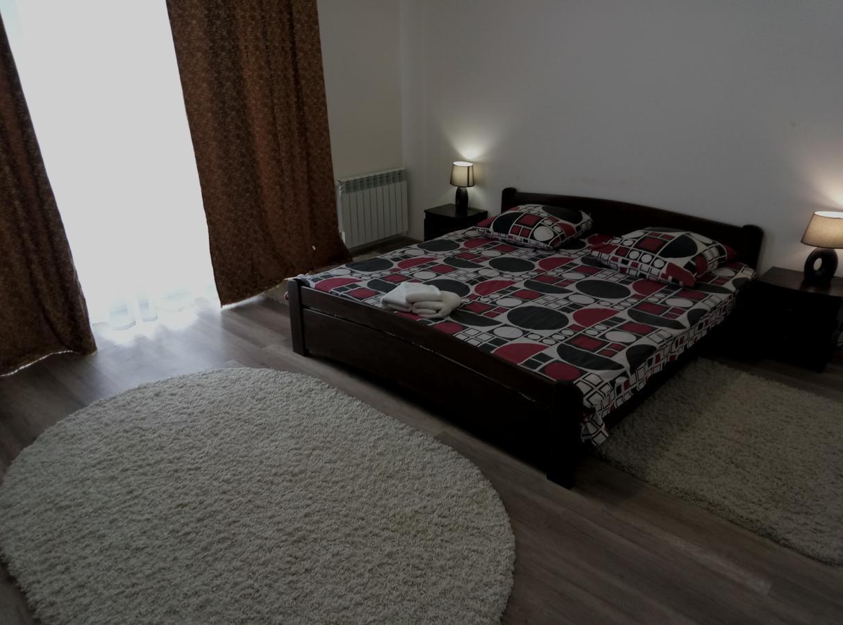 Gil Apartments, On Mynaiska 18 Uzhhorod Luaran gambar